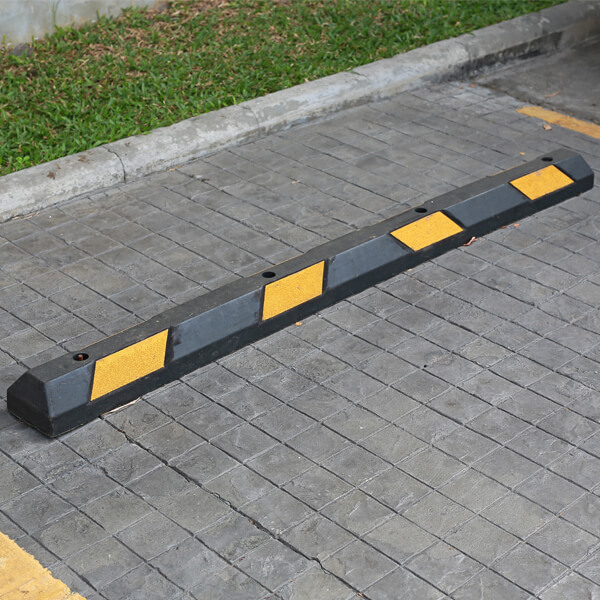 Truck Fullstop Vehicle Parking Block RV and Trailer Stop Aid Black Commercial Heavy Duty Rubber Curb with 4 ScatterGlass Reflective Yellow Targets for Car 22 Inches Long x 4 Inches High 