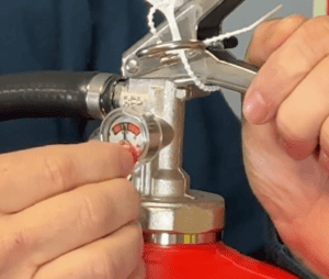 Checking the pressure gauge with the magnet