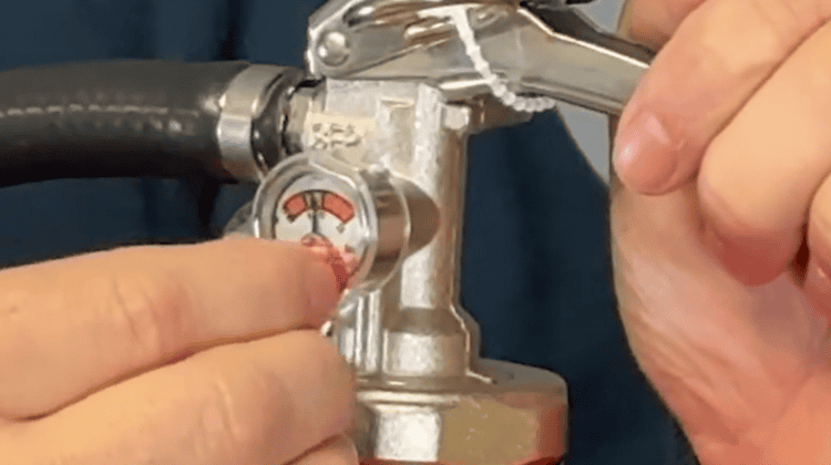 Checking the pressure gauge with the magnet